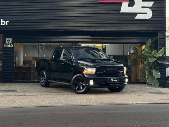 RAM CLASSIC 5.7 V8 GASOLINA LARAMIE NIGHT EDITION CD 4X4 AUTOMÁTICO RAM CLASSIC 5.7 V8 GASOLINA LARAMIE NIGHT EDITION CD 4X4 AUTOMÁTICO